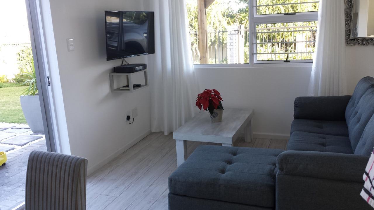 29 Carissa Street Apartment Somerset West Exterior photo